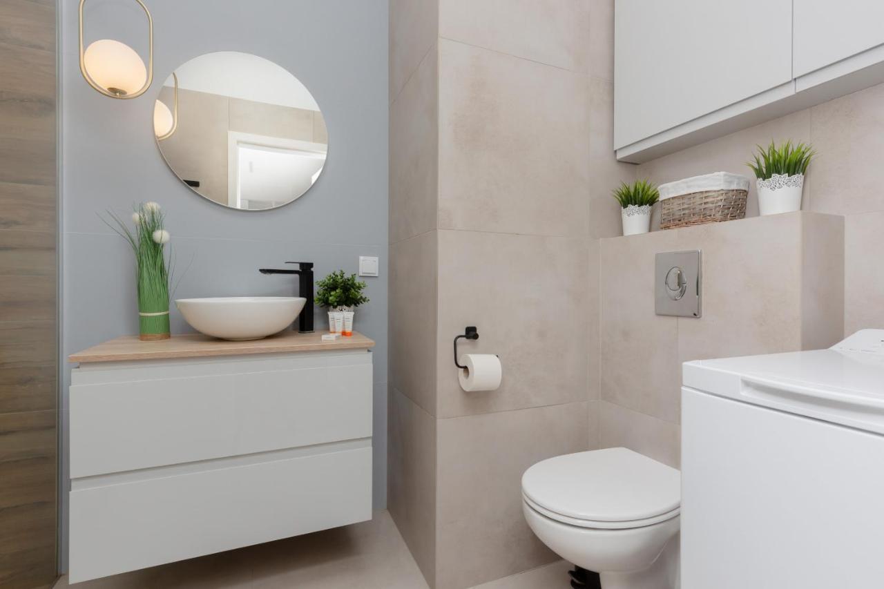 Modern Apartment With Balcony Warsaw Mokotow Aignera By Noclegi Renters Bagian luar foto