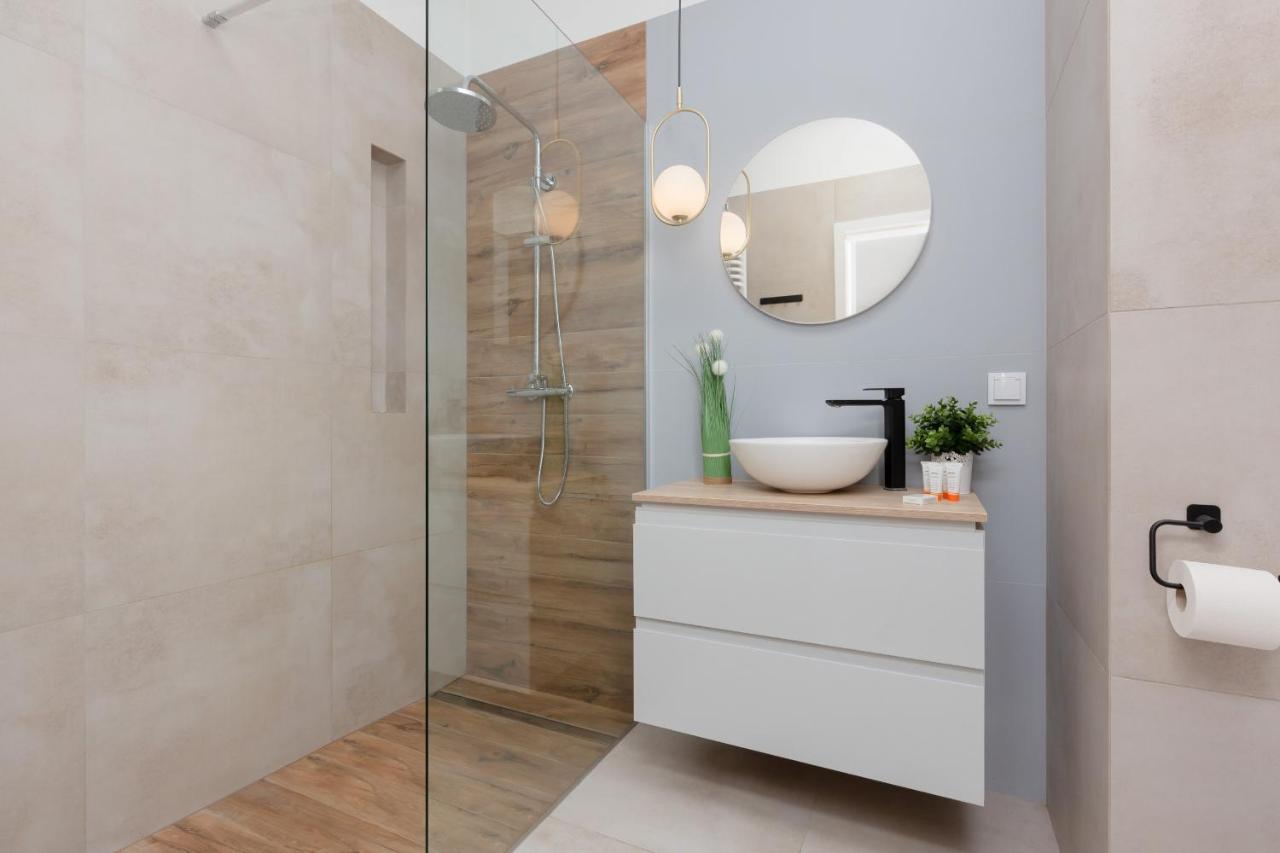 Modern Apartment With Balcony Warsaw Mokotow Aignera By Noclegi Renters Bagian luar foto